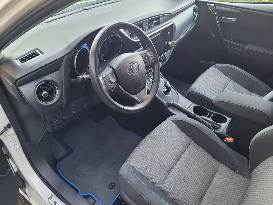 Toyota Auris REZERWACJA! 1.8 Hybryda 195 tys km