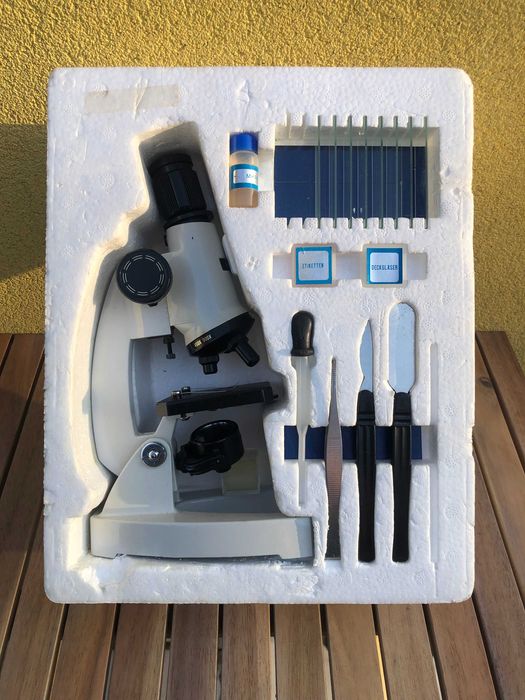Microscópio de brincar