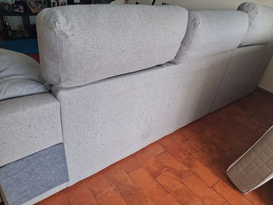 Sofa cinzento usado