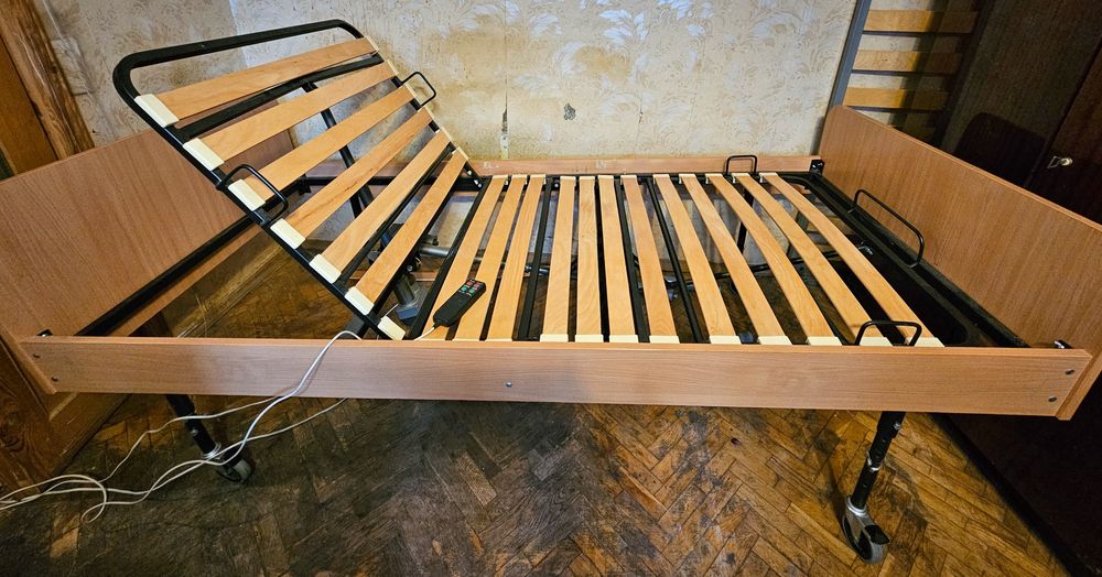 Кровать для инвалидов и лежачих. Ліжко для інвалідів або лежачих людей