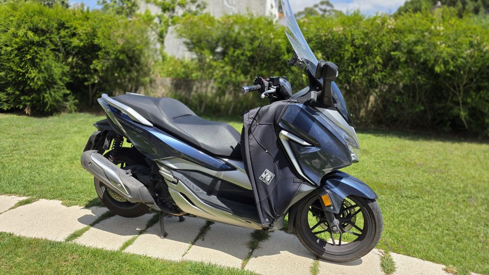 Honda Forza 300.
