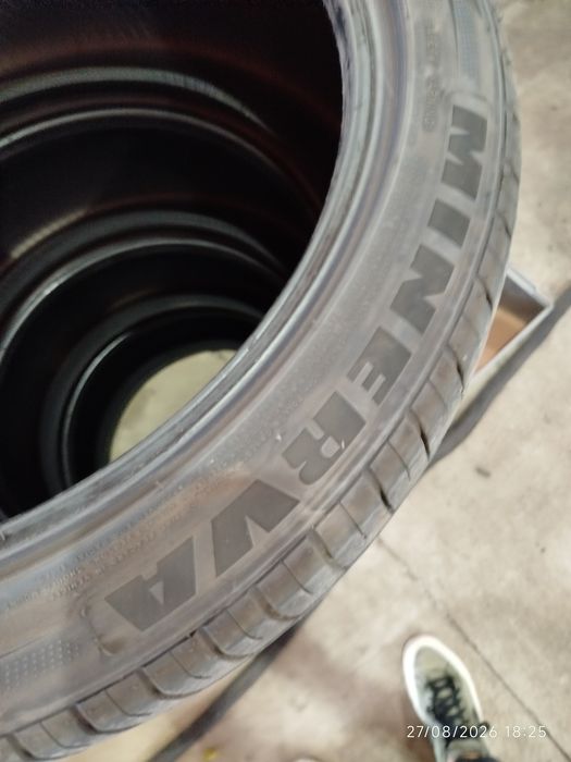 Pneus 235/40R18 c/ 2000 km