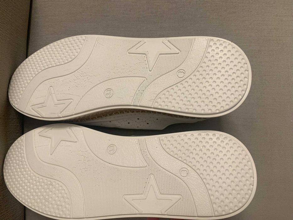 Buty Loretta Vitale białe, ażurowe, rozm.38 ze wstawkami kolorowymi