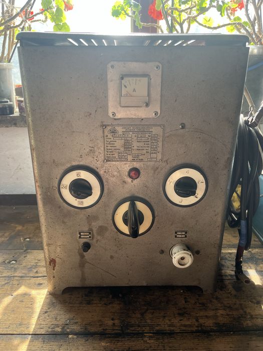 Prostownik Bester 6v/12v/24v sprawny