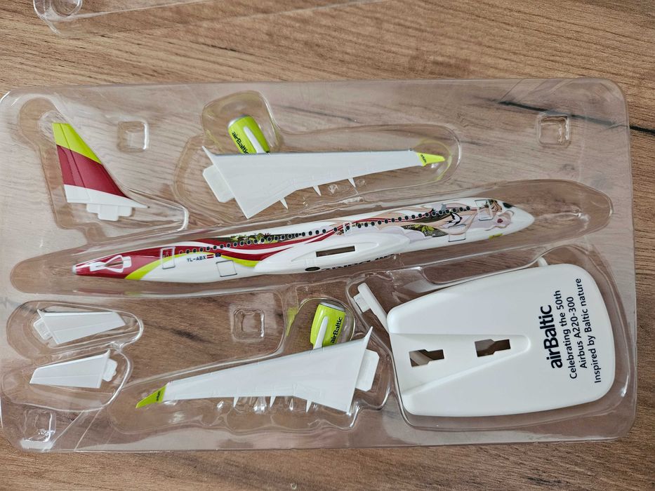 Herpa 614559 Airbus A220-300 AirBaltic 1:200