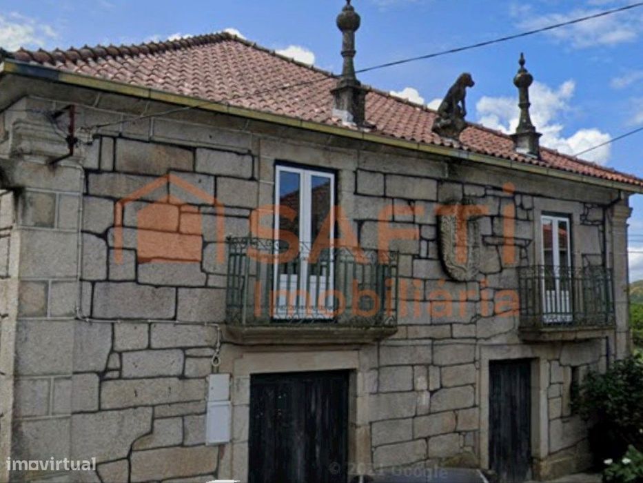 Casa senhorial t7, com brasão e muita história