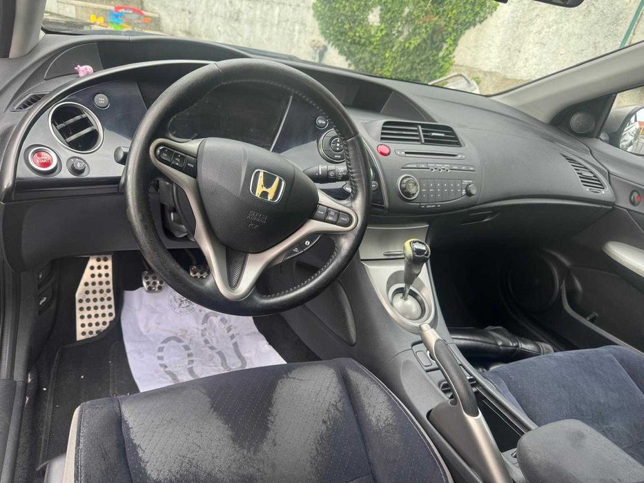 Honda Civic 1.8 i-VTEC, gasolina, 140 cv, caixa manual de 6 velocidades, de 2006