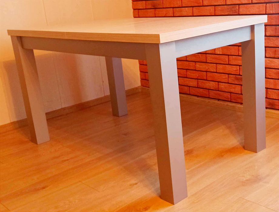 Stół i krzesła do salonu