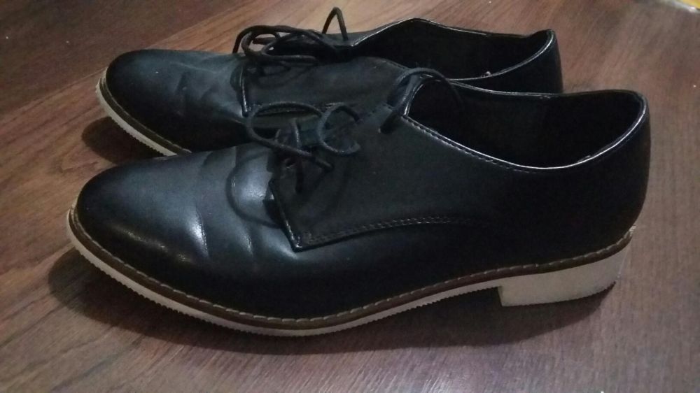Stradivarius r. 37 Oxford czarne biała podeszwa j.nowe