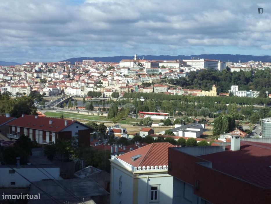 Estúdio - localizado em Alta de Santa Clara Coimbra