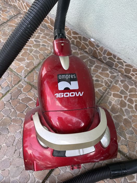 Odkurzacz bezworkowy 1600 W sprawny osobiscie