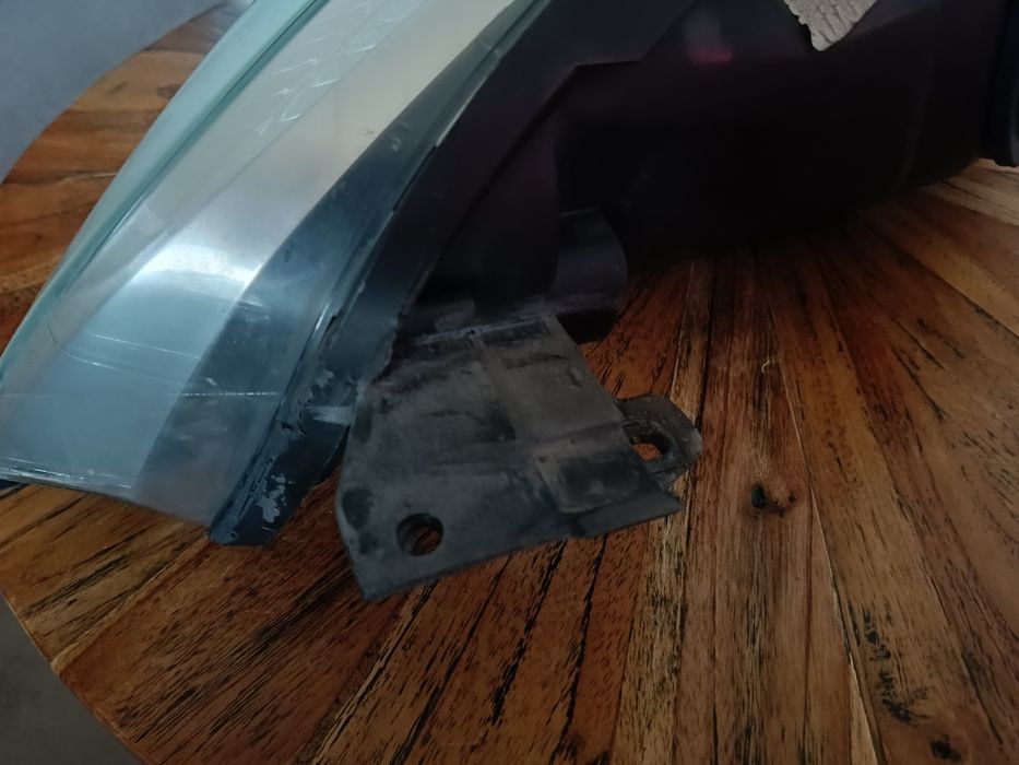 Sprzedam lampę prawy przód citroen C4 Picasso lift