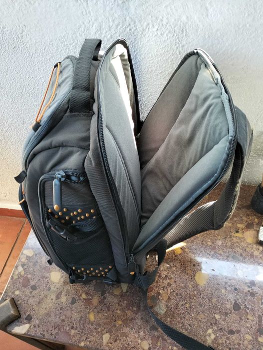 Mochila para guardar equipamento fotográfico em excelente estado