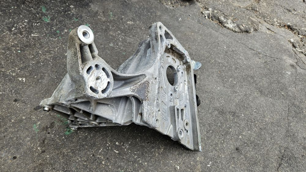 Łapa mocowanie pompy wtryskowej z19dth 1.9 cdti opel vectra c signum