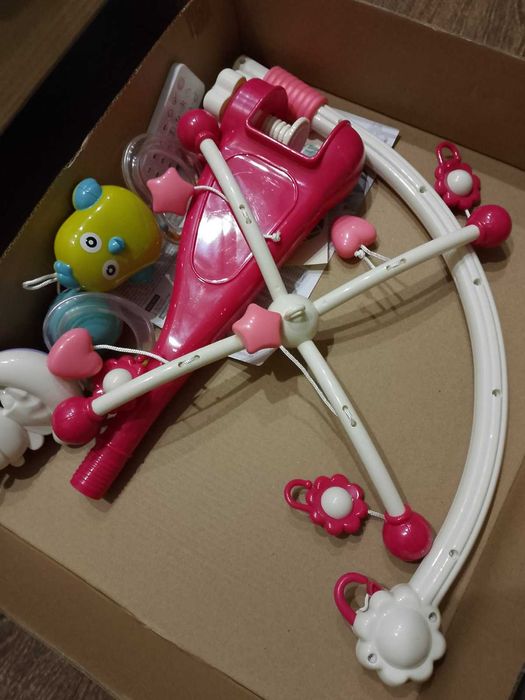 Продається мобіль на ліжечко.Пульт.