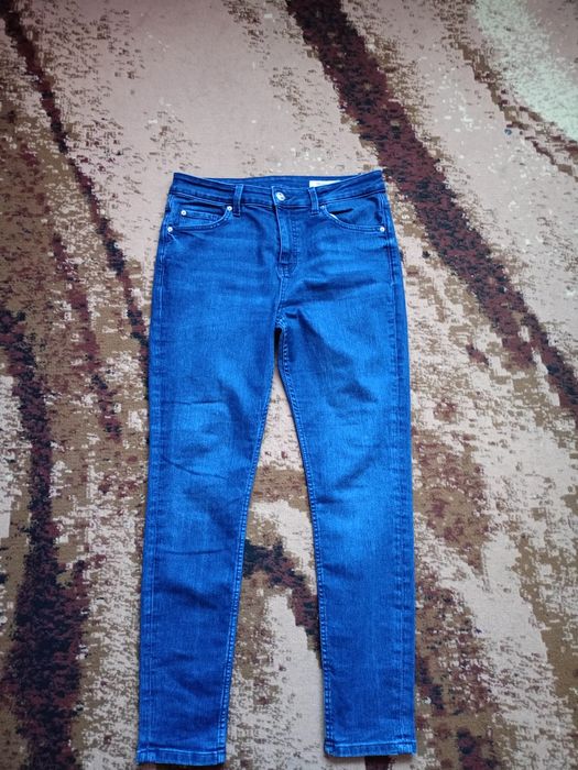 Spodnie damskie jeans niebieskie prosta nogawka skinny wysoki stan Marks & Spencer