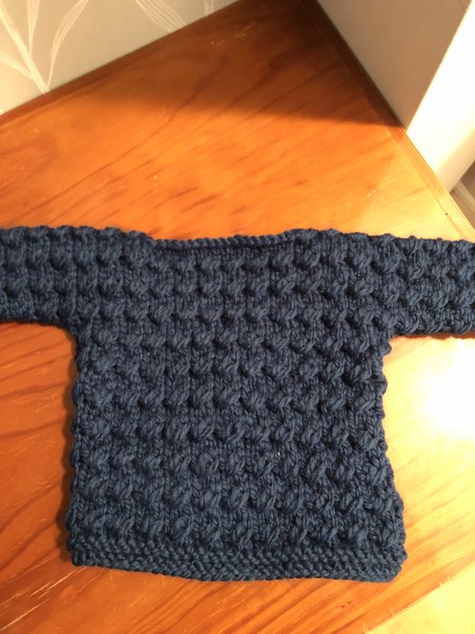 Camisola e bone para bebe