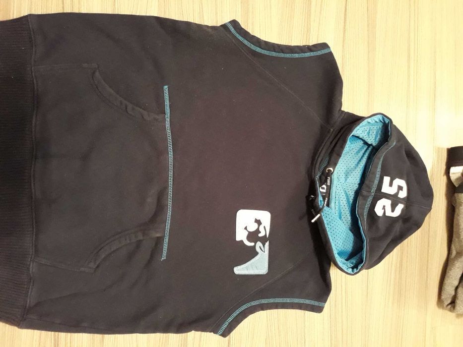 Bezrękawnik bawełniany z kapturem rozm 146 152 chłopięcy