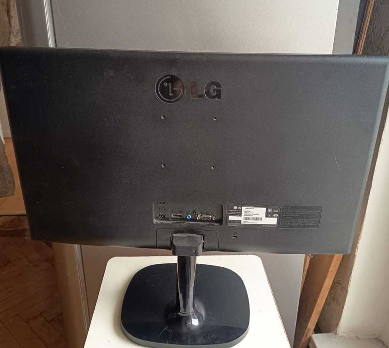 Комплект: Монітор LG 23MP57HQ-P, Клавіатура і миша Logitech MK270