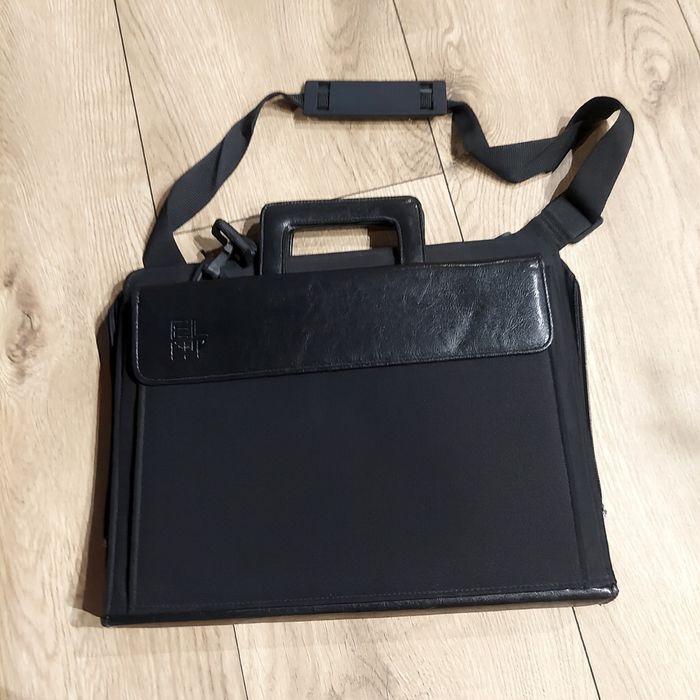 Teczka na laptopa lub dokumenty