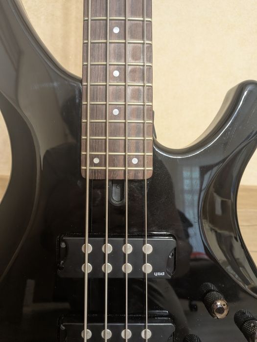Бас-гітара Yamaha TRBX304