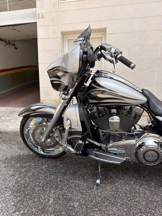 Harley-Davidson Street Glide CVO 2015 – Full Extras