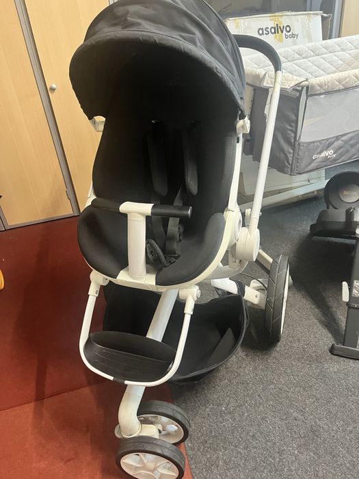 Carrinho Quinny branco e preto