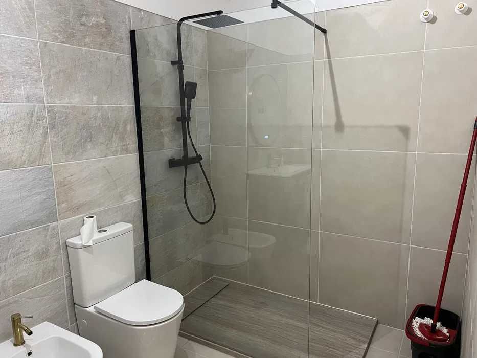 Ladrilhos e Azulejos, Casas de Banho e Cozinha...