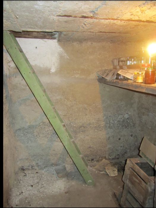 Продається півторачка напівособняк в центрі міста