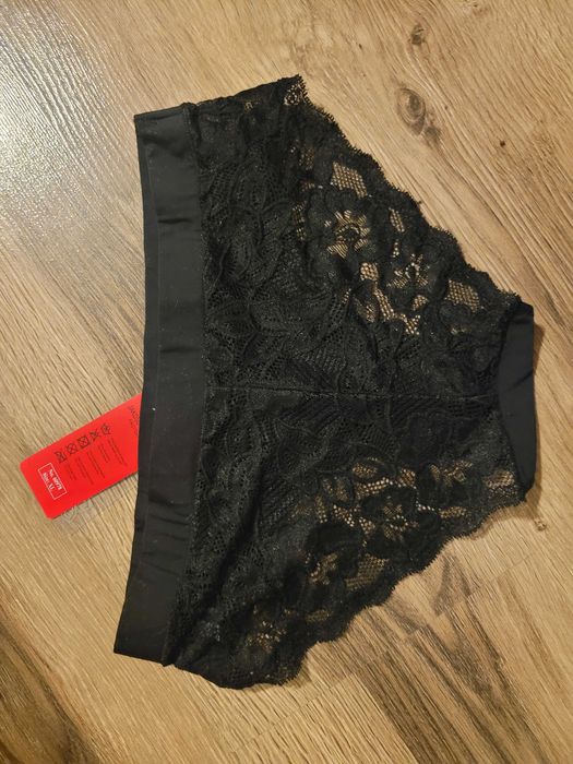 Nowe Czarne majteczki z koronki