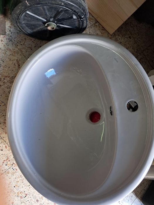 Vendo lavatório casa de banho