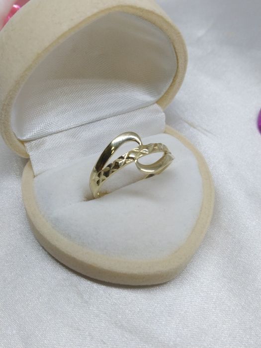 Piękny złoty pierścionek, złoto 585, r. 19