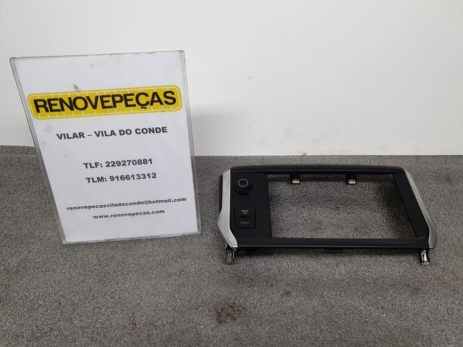 Moldura da consola central / rádio / aro PEUGEOT 208