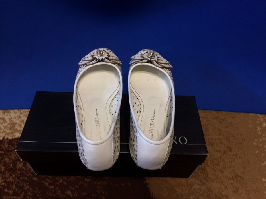 Белые кожаные балетки VICINO 39 размер