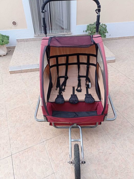 Carrinho que dá para atrelar uma bicicleta