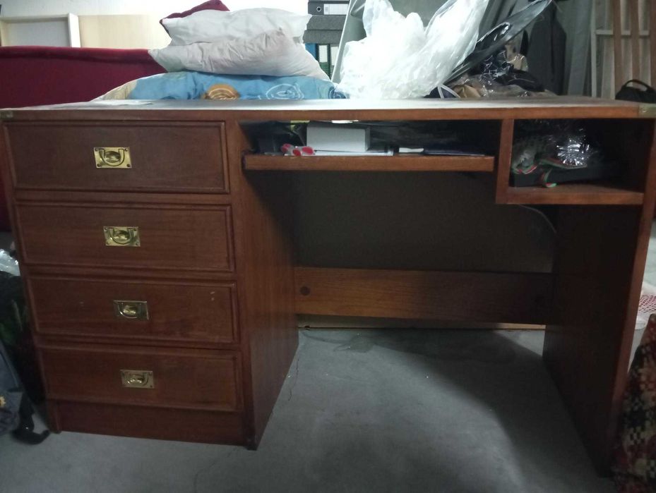 Secretária e Estante