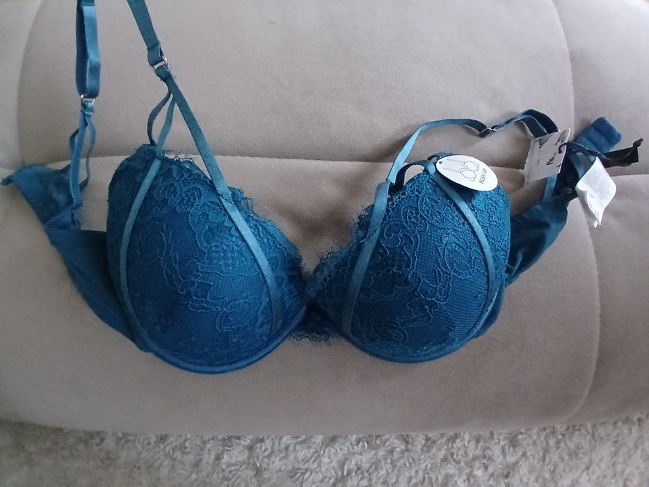 Biustonosz stanik NOWY Sinsay 75C