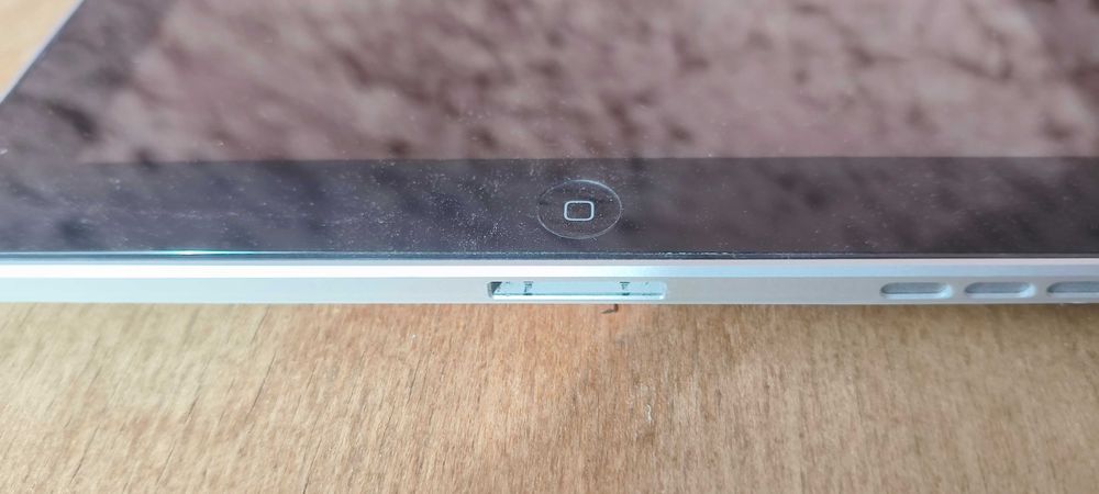 Планшет Apple iPad 1 64GB Wi-Fi + Cellular (Model A1337) під відновлення / запчастини