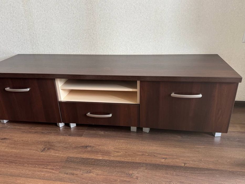 Тумба під телевізор, тумба у вітальню, томбочка