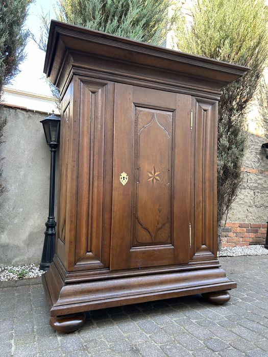 Szafa Antyczna Ubraniowa Kredens Bardzo Stara Antyk Po Renowacji