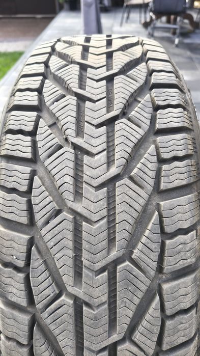 Opony zimowe Kormoran Snow 215/55 R17, DOT 22/2025, wzmocnione, jak nowe