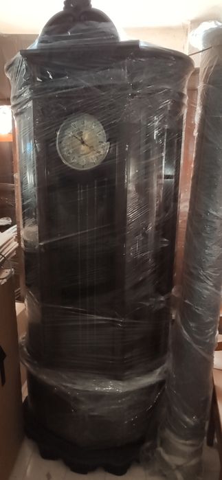 Relógio de sala em madeira