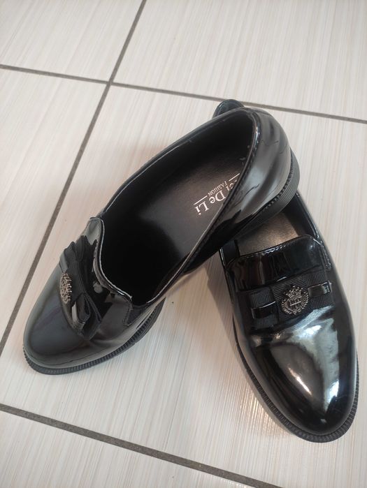 стильные туфли-лоферы р.38