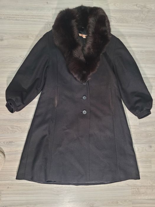 Płaszcz Vintage PRL Modny Strój Warszawa | Czarne wełniane futro retro