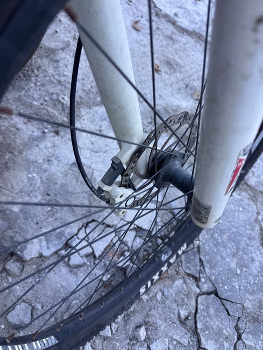 bicicleta com 2 travões de disco