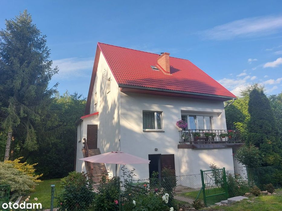 Wyjątkowy Dom Otulony Zielenią