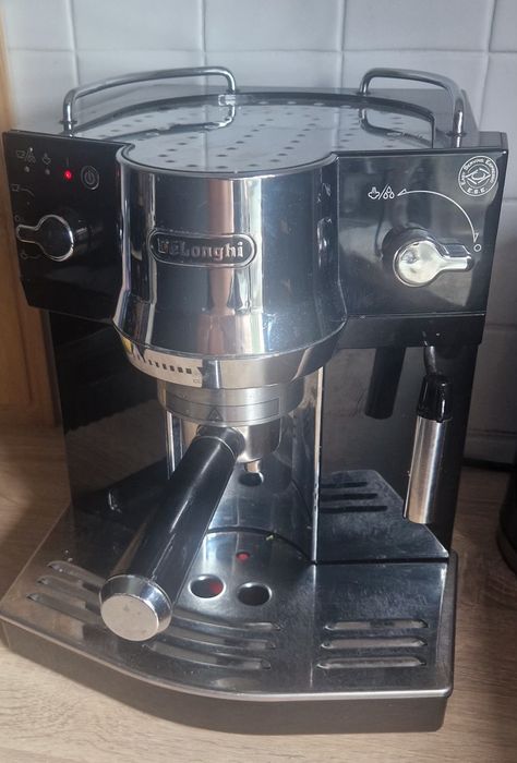 ekspres kolbowy delonghi ec820b
