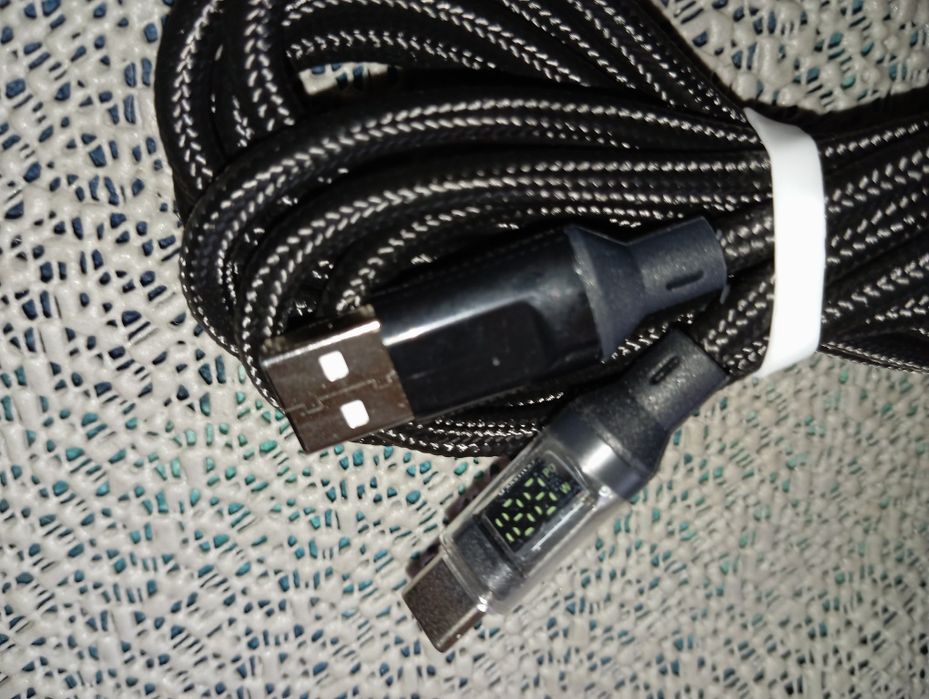 Kabel USB typu C z wyświetlaczem - 2 metry