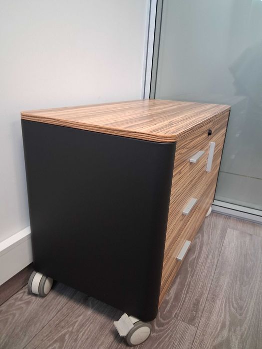 ID 96 - Vendo armário madeira 2 partes 3 gavetas e com 1 prateleira