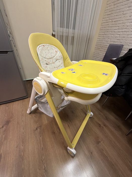 Стільчик для годування дитини